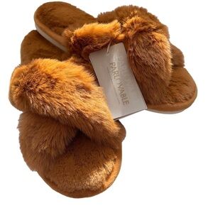 Parlovable Women's Cross Band Fuzzy Soft Plush Furry Slippers Indoor L 9/10 NWT